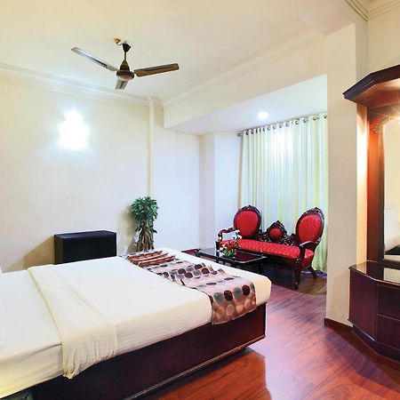 Trichur Towers Thrissur Exteriör bild