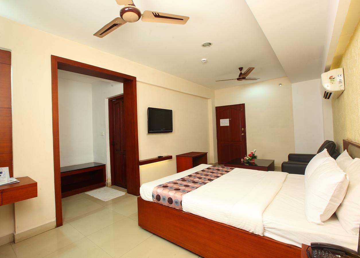 Trichur Towers Thrissur Exteriör bild