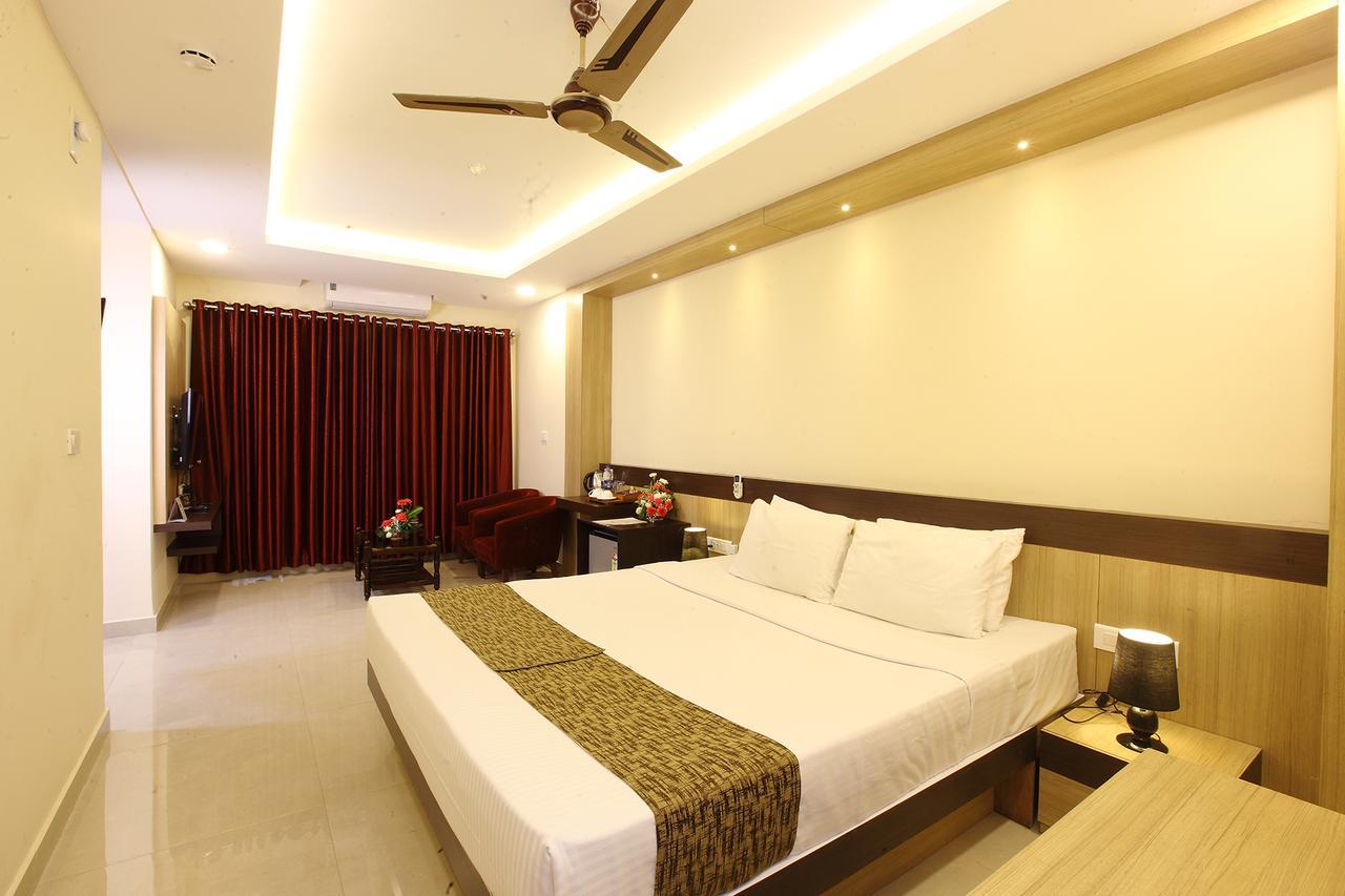 Trichur Towers Thrissur Exteriör bild